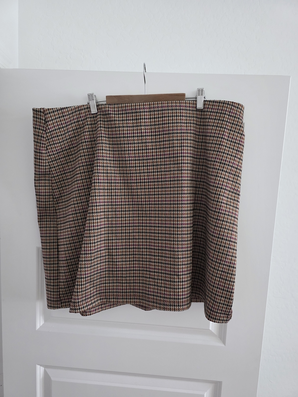 Maurices Houndstooth Mini Skirt in Brown, Black and Pink. Plus Size 2x.